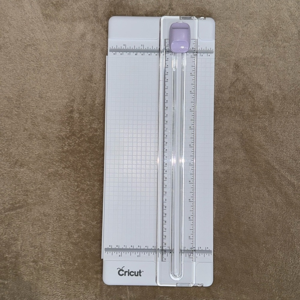 Cricut Adjustable Paper Measuring & Cutting Board